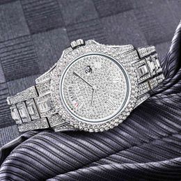 Dual Calendar Quartz Heren Diamond Silver Watch voor Mannen Waterdichte Luxe Goud Iced Out Out Steel Relogio Masculino