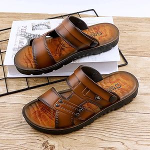 Sandalen met dubbele doeleinden voor mannen Summer Comfortabele heren Sandaal 2 in 1 Oliespray Leisure Beach schoenen 240417