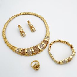 Dubai 18K Gold Ploated sieraden Set voor vrouwelijke luxe ketting oorbellen Bracelet en ring set sieraden voor bruiloftsfeesttrending