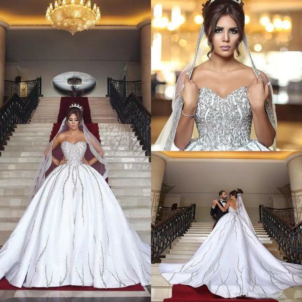 Vestido de fiesta árabe de Dubai Bling Vestidos de novia de lentejuelas con cuentas de lujo Tallas grandes Vestidos de novia sin espalda con tren de barrido con velo