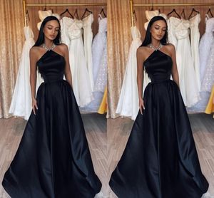 Dubaï arabe noir une ligne robes de soirée longues pour les femmes, plus la taille licou cou drapé satin anniversaire bal célébrité reconstitution historique occasion formelle robes de soirée