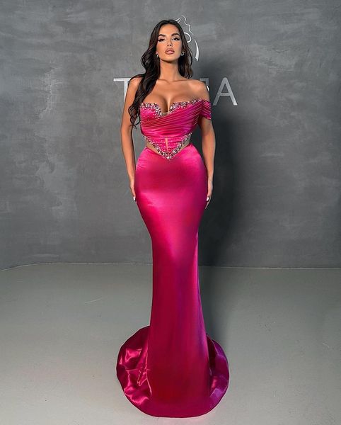 Dubai Árabe Rosa fuerte Tallas grandes Vestidos de noche con vaina Un hombro Con cuentas Lentejuelas Coutout Ropa formal Vestido de fiesta Compromiso del desfile Vestidos de noche famosos