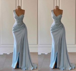 Dubaï Arabe Bleu Clair Plus La Taille Sirène Robes De Soirée Une Épaule Perlée Satin Applique Robe De Soirée Formelle Pageant Fiançailles Celebrity Robes De Soirée Sur Mesure