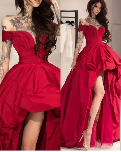 Dubai Árabe Rojo Una línea Vestidos de noche Tallas grandes Fuera del hombro Cuello en V Hi-Lo Fiesta de noche formal Segunda recepción Cumpleaños Compromiso Vestidos de desfile por encargo