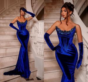 Dubaï Arabe Bleu Royal Sirène Robes De Soirée Sans Bretelles Cristaux De Perles Formelle Robe De Soirée De Bal Anniversaire Pageant Célébrité Occasion Spéciale Robes