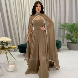 Dubai Brown Arabische Marokkaanse Kaftan Avondjurk met Cape Lange Mouw Crystal Moslim Formele Jurken Dames Partyjurken