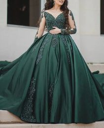 Dubai esmeralda Vestidos de noche de encaje verde profundo V princesa de mangas largas Apliques Sheer Neck 2023 Saudi Arabic Formal Prom Gowns Gala