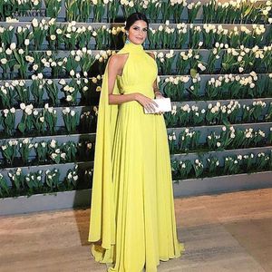 Dubai formele jurk vrouwen elegante chiffon ruches high necy cape yellow avondvestido longo festa277s