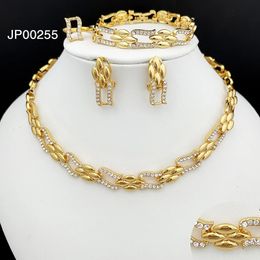 Dubai Gold Color Jewelry Set Collier Collier Collier Oreurs pour femmes Bride Wedding Banquet Party Gift 240402