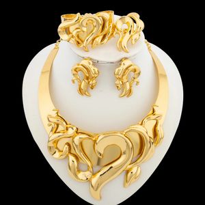 Ensemble de bijoux de couleur Gold Dubai pour les mariages de banquet et grand collier accessoires d'anneau de bracelet à main 240511