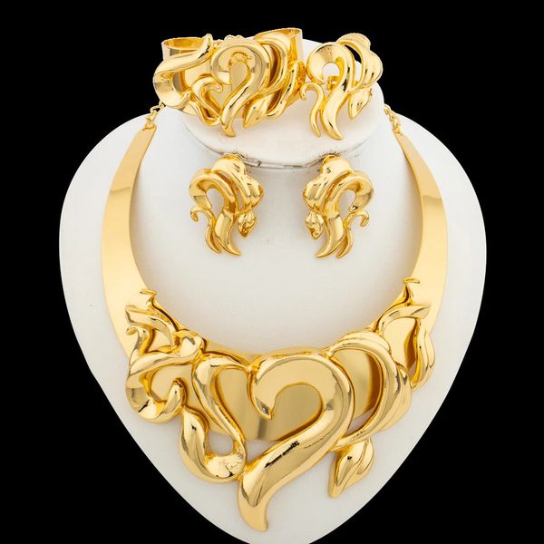 Dubai Gold Color Jewelry Set para bodas Pendientes de banquetas y grandes accesorios de anillo de brazalete de collar 240511