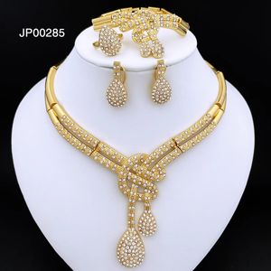 Dubai Gold Color Women Sieraden Sets Classic Design Ketting oorbellen Charm Bracelet Ring Banquet Party 18K PLATED 240402