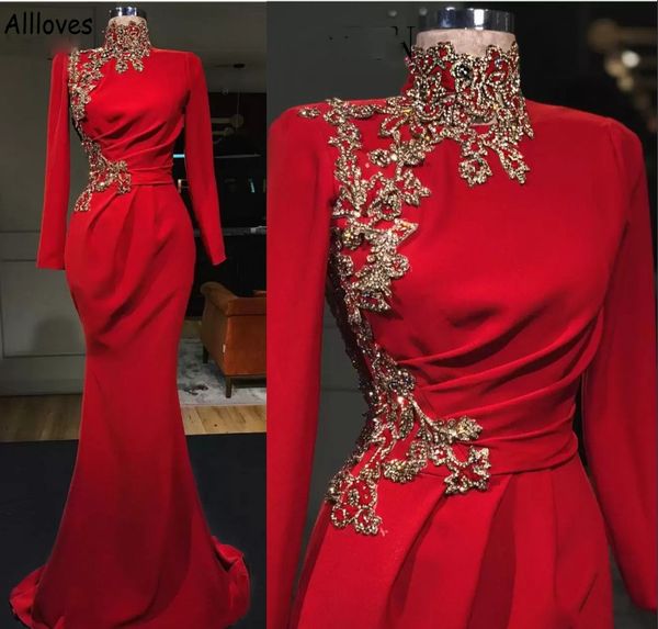 Dubai Arabia Saudita Musulmanes Vestidos de noche de satén rojo con mangas largas Cuello alto Vestidos de fiesta de graduación elegantes Sirena Encaje dorado Appliuqed Segundo vestido de recepción CL1462