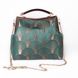 Duffel Bags 2023 Mode Vrouwen Chinees Vintage Malachiet Green Handgemaakte avondkoppeling Portemonnee Gouden schouderketen Huwelijksfeest C C