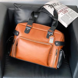 Duffel Bags 2023 Retro Trendy Travel Duffle Bag Hoogwaardige gekke paardenleer Handtas Handtas Grote capaciteit Crossbody opslag