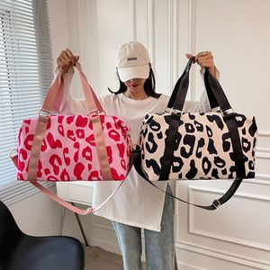 Duffel Bags Cow Hide Printed Handbags Large Capacity Waterproof Shoulder Storage Bag Women Outdoor Travel Totes INS