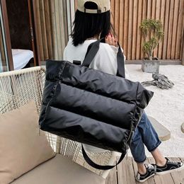 Duffel Bags Inverno Fluffy Acolchoado Mulher Bolsa Grande Quilted Shopper Bag Feminino Sacos Acolchoados Mulheres Nylon Ombro Bolsas Casual Blown Bag 231219