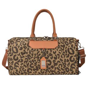 Duffle Bagss Nouveau tissu Oxford léger une épaule sac à main tendance imprimé léopard grande capacité voyage d'affaires double usage sac courte distance 230316