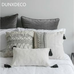 DUNXDECO Housse de coussin taie d'oreiller décorative nordique géométrique blanc noir lignes glands moderne bureau à domicile canapé chaise décor Y200104