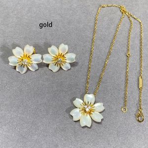 dupe merk topkwaliteit natuurlijke schelp van parel bloem ketting oorbellen voor vrouwen hanger ketting trendy sieraden set