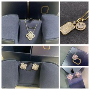 Design de mode trèfle à quatre feuilles fleurs pendentif avec diamants boucles d'oreilles collier ensemble pour les femmes cadeau