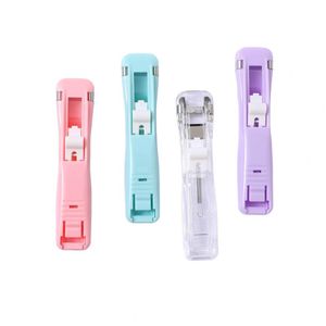 Duurzame Binder Clip Not Harm Paper Plastic Paper Binder Clips Desktop Stapler Eenvoudig te dragen Push Clip Stapler School Supplies