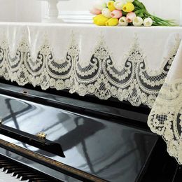 Stofkap Pianohoes Wit Elegant Goud Fluweel Moderne pianodoek Tafel Geborduurde pianohoezen Europees kant Stofdicht toetsenbord met 73 toetsen R230803