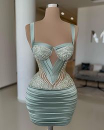 Staubige blaue Perlen-Cocktailkleider, sexy Spaghetti-Ausschnitt, Satin-Hülle, Damen-Abschlussballkleid, Mini-Abendkleider für Fotos