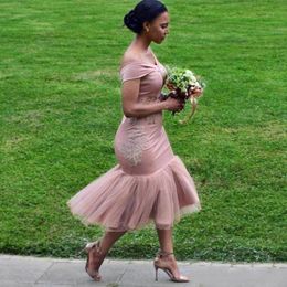 Stoffige Roze Afrikaanse Zeemeermin Bruidsmeisjekleding Sexy 2023 Uit De Schouder Thee Lengte Bruidsmeisje Jurken Korte Cocktailjurken