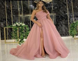 Dustige roze elegante avondjurken met Dubai formele jurken feest prom jurk Arabisch Midden -Oosten een schouder High Split Organza6028581