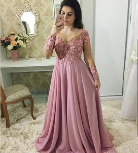 Dusty Pink mère de la mariée robes équipage dentelle appliques manches longues pure cou robe de bal en mousseline de soie perlée plus la taille robes de soirée