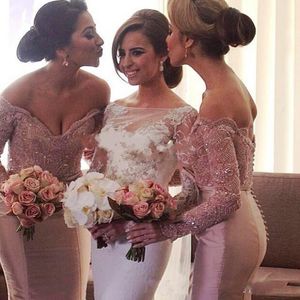 Dusty Pink Off Shoulder Bridesmeisje Jurken Kant Kralen Bruiloft Gast Prom Gowns 2021 Arabische Mermaid Lange Mouwen Maid of Honour Jurk Al7810