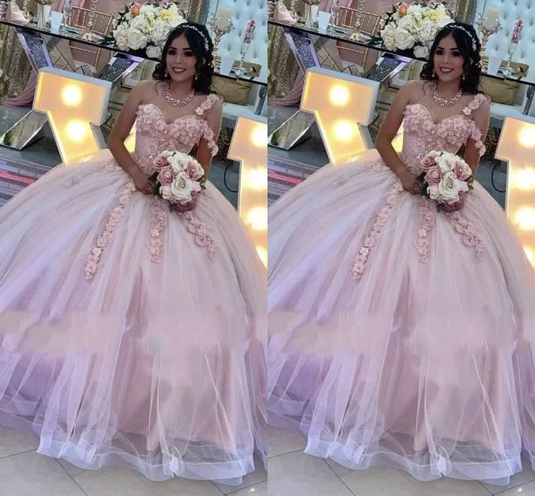 Dusty Pink Pink Quinceanera Vestidos Cristales Una correa de hombro Aplicada Flores hechas a mano hechas a mano dulces Vestidos de baile de baile de baile