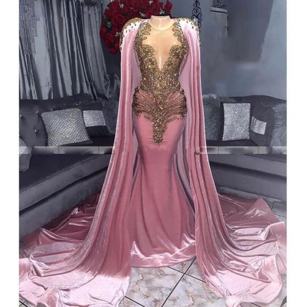 Dusty Pink Velvet Sirène Robes De Bal Avec Cape Or Perles Appliques Plus La Taille Femmes Africaines Robes De Soirée Modeste Longue Form251Z