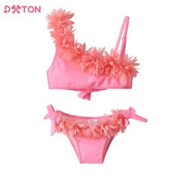 Dxton Girls Bikinis Sets Kids Ruffle Tops Shorts Sweetwear Summer Beach Costumes Maiaille de maillot de bain Costume de bain Toddlers Clothes Set 240422