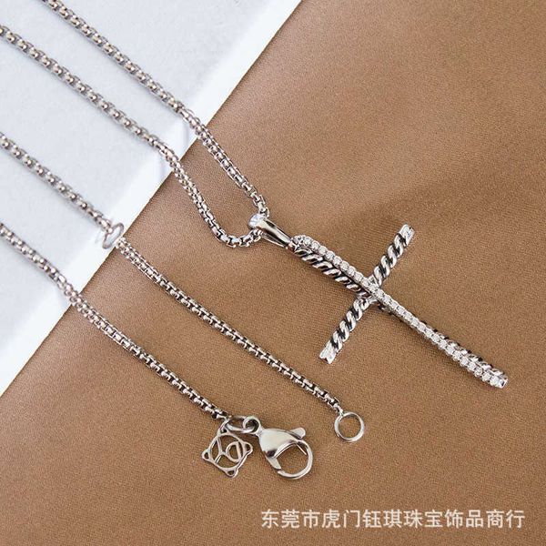 DY Collier Designer Classique Bijoux Mode Charme Bijoux Croix Collier Minimaliste avec Imitation Diamant Pendentif Bijoux Cadeau De Noël Bijoux Accessoires