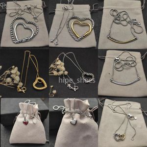 Collier de mode Dy Style: Collier d'amour avec boucle double cœur, collier coloré en forme de coeur, collier de sourire, collier d'amour creux - Gift est livré avec un sac à poussière