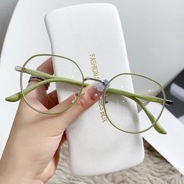 DYTYMJ Mode Metalen Brilmontuur Vrouwen Klassieke Lentes Frame Hoge Kwaliteit Oculos voor Vrouwen Luxe Designer Clear Brillen 240301