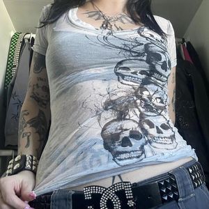 E-girl gothique grunge crâne imprimé tshirt 2000s rétro emo manche courte slim fit t-shirt graphique dye v cou tops couches y2k vêtements 240422