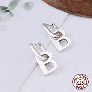 E52 S925 Pure Silver Earts Mode personnalisée B Lettre Punk Street Dance Style Moucles d'oreilles Boucles d'oreilles bijoux comme cadeau pour les amoureux