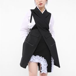 [EAM] Vrouwen Losse Fit Black Button Cross Onregelmatige Lange Vest Revers Mouwloze Mode Lente Zomer 2022 1DD929701 211220