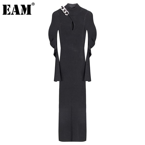 EAM Femmes Chaîne en métal Creux Longue Robe à tricoter Col roulé à manches longues Coupe ample Mode Printemps Automne 1DC787 210303