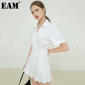 [EAM] Femmes Blanc Bandage Plissé Grande Taille Chemise Robe Revers Manches Courtes Coupe Ample Mode Printemps Été 1DD8955 210512
