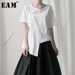 EAM Femmes Blanc Split Asymétrique Hemline T-shirt Col Rond Manches Courtes Mode Printemps Automne - 210317