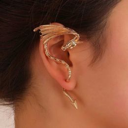 Ear Cuff Ear Cuff 1Pc Rétro Flying Dragon Clip Boucles d'oreilles Femmes Punk Or Perforé Boucles D'oreilles Manchette Pendentif Boucles D'oreilles Tendance Bijoux De Fête 2022 Y240326