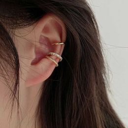 Ear Cuff Ear Cuff Simple boucles d'oreilles à clip en cristal d'or adaptées aux femmes minimaliste en métal Mirco Pave strass fausses boucles d'oreilles perforées Y240326