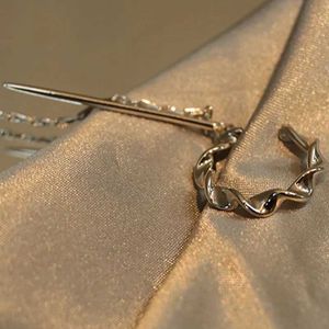 Ear Cuff Livvy zilveren eenvoudige lange ketting kwast oorclip oorbellen geschikt voor dames meisjes nep geperforeerde feestaccessoires sieraden geschenken Y240315