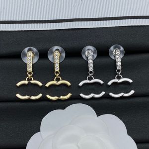 Oorbellen merkbrief Letter Designer Stud Men Women Gold Ploated Brass Studs Hoge kwaliteit Charm Crystal Earring Verjaardagsjuwelen Accessory S Ring