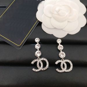 Boucles d'oreilles Designer Marque Lettres Stud Boucle d'oreille 18K Plaqué Or Femmes Cristal Strass Hoop Boucle D'oreille Bijoux De Mariage Amoureux Cadeau