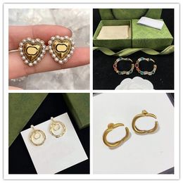 Pendientes para mujer Diseñadores de joyas Pendientes de botón Carta Pendientes de oro Moda Luxurys Perla Amor Pendiente 925 Plata Boucles Box 22061101R